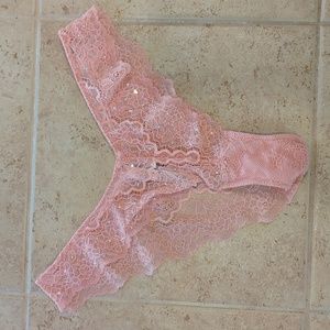 Victoria's Secret pink thong M
